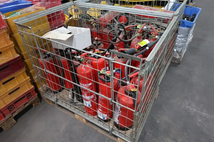 1 x Gitterbox Feuerlöscher